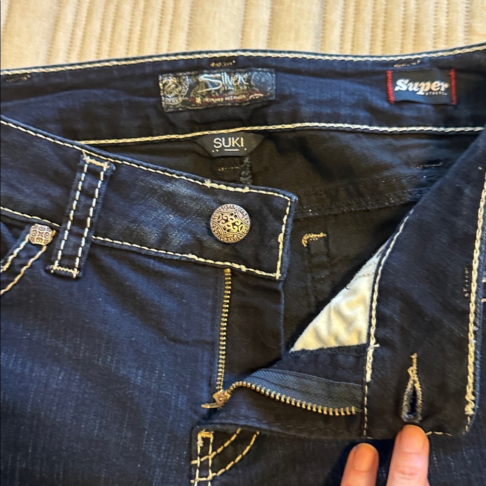 Silver Suki, jeans, super stretch, mid skinny like new - Picture 3 of 9